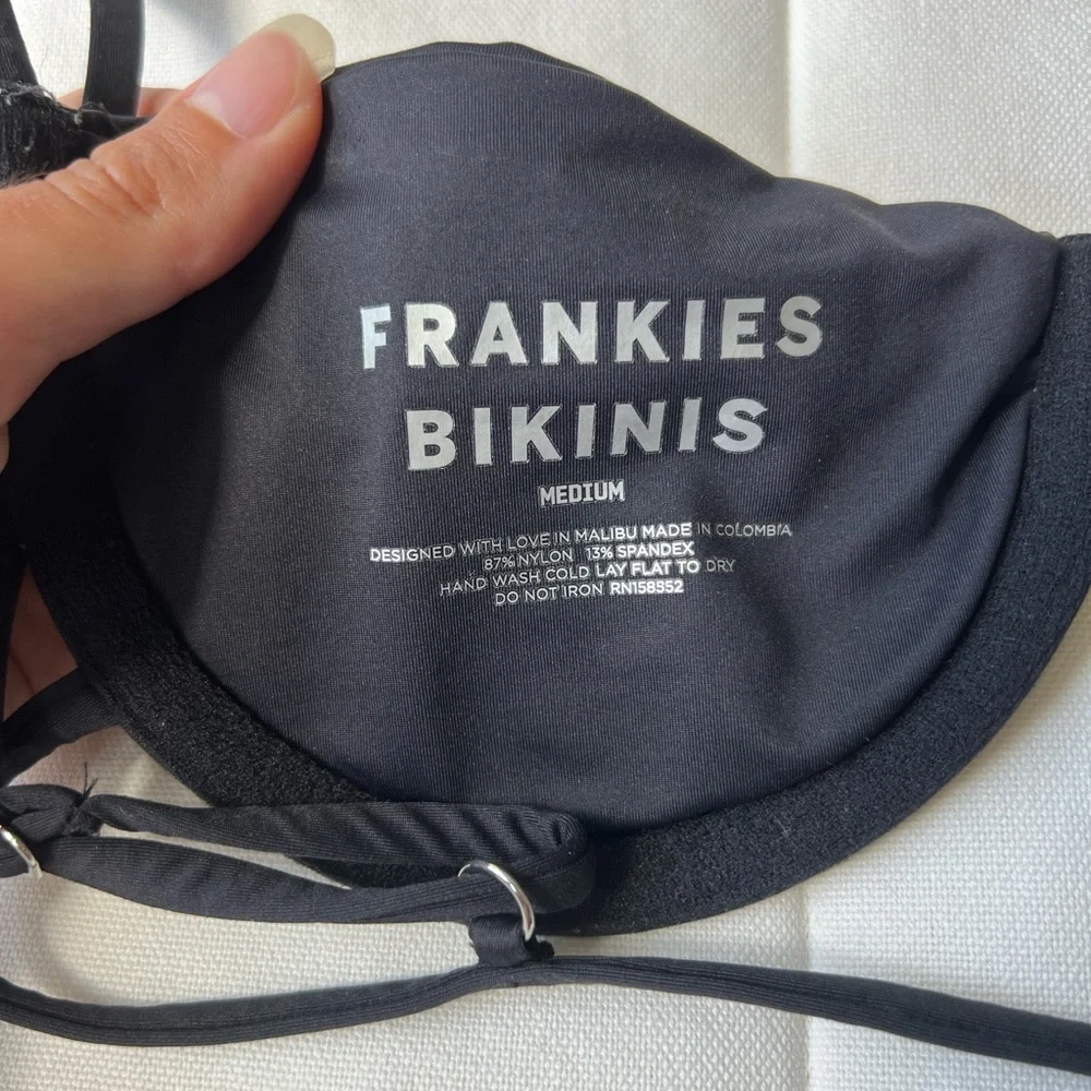 Frankie’s bikinis Maggie underwire top black medium